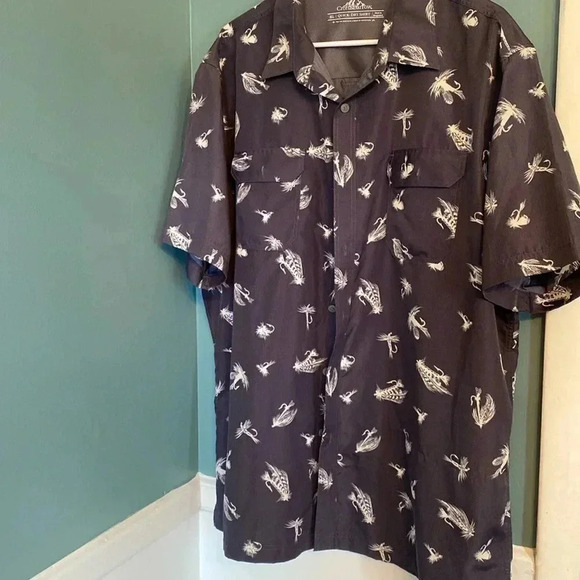 Men’s XL quick dry fish themed button down - rear vent -Croft and barrow - Picture 1 of 8
